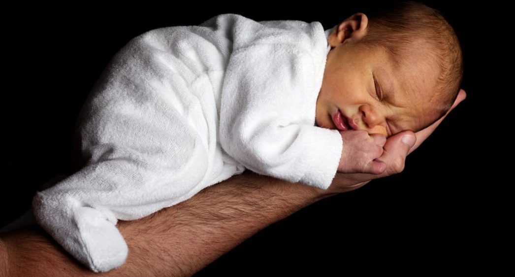 de ce bebelușii nou născuți își pierd greutatea