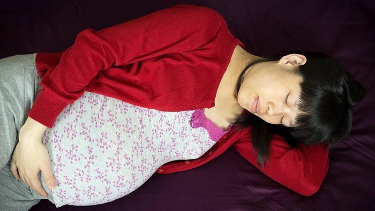 Poziţii de dormit care ameliorează diverse dureri de spate | republicanii.ro