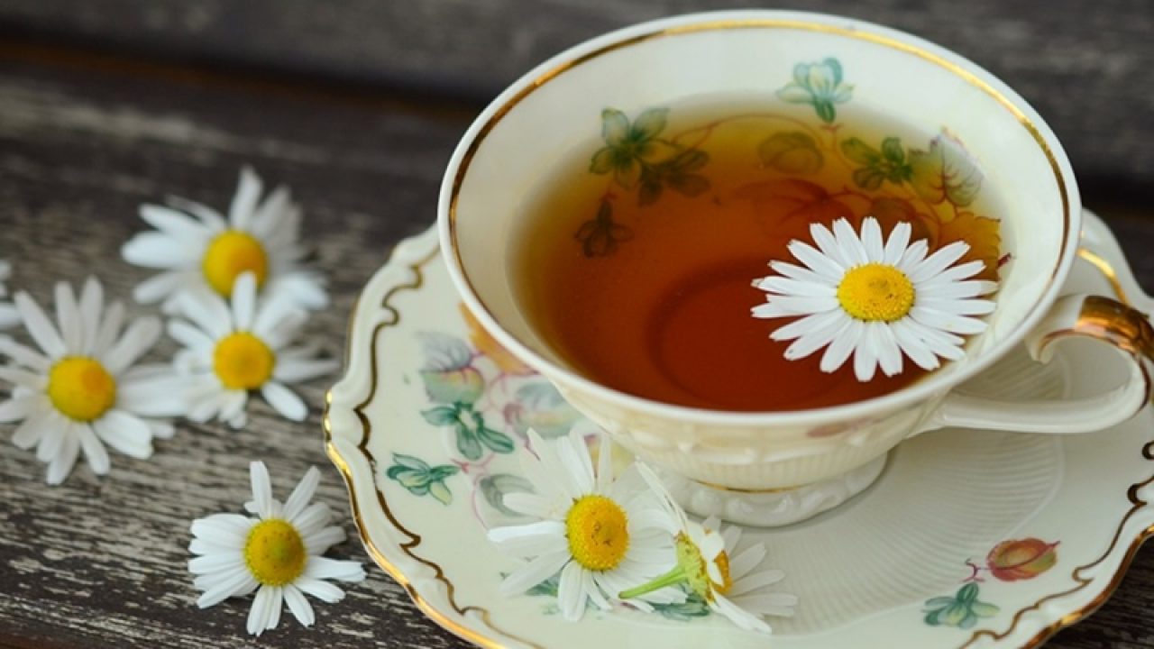 4 Ceaiuri care te ajuta sa elimini toxinele din organism si sa slabesti